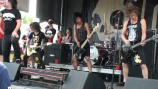 HD Attack Attack - Hot Grills & High TopsStick Stickly Live at the Vans Warped Tour