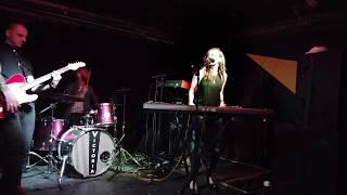Melinda Ortner - Caught In The Middle Live In Dalston