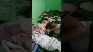 Adik ku lagi tidur