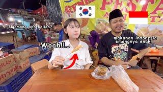 Famous Indonesian  youtuber teach me how to eat Indonesian Food