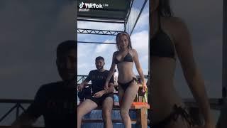 Periscope Liseli kız sevgilisinin yanında twerk Show yapıyor