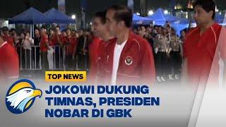 Nobar di GBK Jokowi Kenakan Jaket Timnas Merah