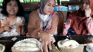 Makan Bareng Durian bersama personil ELKASIH sebelum Puasa Ramadhan di Dunia Duren Kalibata Jakarta