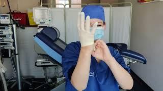 Demonstrating the fit of the Ansell Gammex Latex Powdered Surgical gloves