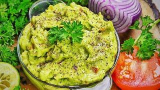 HOW TO MAKE GUACAMOLE