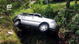 MAGETAN - Ngantuk Mobil Rombongan Wisata Sarangan Terjun Ke Sungai