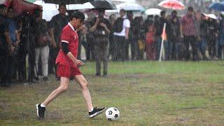 Saat Presiden Jokowi Bermain Sepak Bola Bersama Warga Sleman 27 Januari 2024