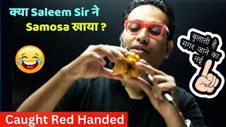 Saleem Sir vs Samosa Battle  Bulati hai magar Jane ka nahi  Funny Video #jee2025 #iitjee #jee