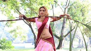 Gayathri moorthi hot sizzling moves for the song