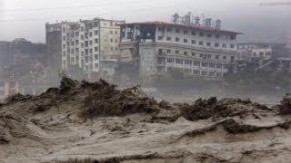 В Китае наводнение снесло многоэтажки