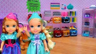 Shopping for school supplies 2022  Elsa and Anna toddlers - Snow White - store