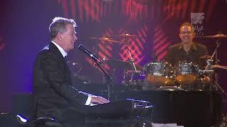 David Foster Singing Hard To Say Im Sorry With The Audience I Java Jazz Festival