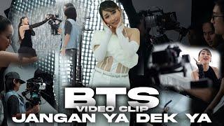 IVAN GUNAWAN NGOMEL BAJU AYU TING TING KEKECILAN SAAT SHOOTING VIDEO CLIP JANGAN YA DEK