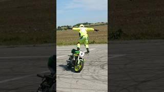One of the best motorcycle stunts #motorcyclestunt #besttrick