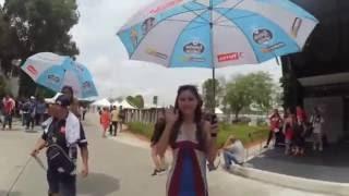 Senyum Cantik Umbrella Girl MotoGP Sepang   YouTube