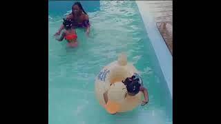 LOLO BEAUTE ET SES ENFANTS Â LA PISCINE