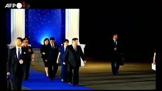 Nord Corea Kim Jong-Un supervisiona la consegna di 250 lanciamissili