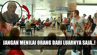 SATU BANDARA BAPER KAKEK KUMUH INI SUKSES MEMBUAT SEMUA ORANG TERPESONA SAAT MEMAINKAN PIANO