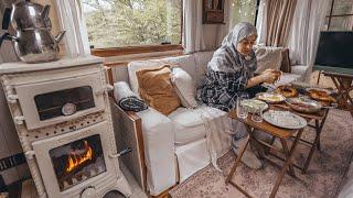 SOBALI KARAVAN İLE SICAK KIŞ KAMPI  CAMPING WITH A CAMPER BUS WITH STOVE IN THE WINTER