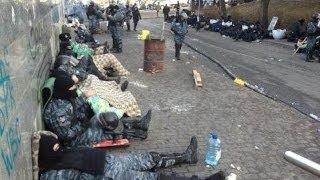 Ukraines riot police sleep on Kiev streets after worst clashes in 70 years - BBC News