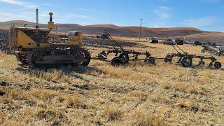 Caterpillar RD7 Plowing