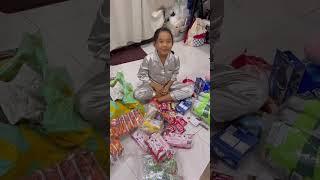 កូនពៅមក Unboxing​ នំនេកយ៉ាងសប្បាយ