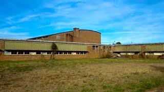 #174 Abandoned OLD school in South Carolina - OLD desks left behind