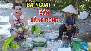 Ty Thy mua ủng hộ bà ngoại 90 tuổi bán hàng rong trước quán - Ty Thy Vlog Gỏi đu đủ