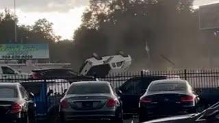 Tornado en Florida Camioneta sale volando por los aires