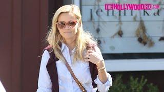 Reese Witherspoon Goes Shopping At The Brentwood Country Mart 10.4.16 - TheHollywoodFix.com