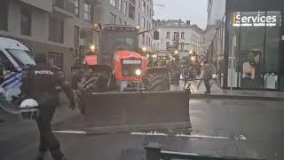  26.02. Brüssel - Landwirte durchbrechen Straßensperren der Polizei in Brüssel #Brüssel #EU