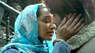 Bollywood actors Shraddha Kapoor vs Shahid Kapoor hot kissing scene