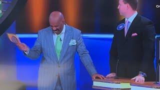 Steve Harvey Deals With a Stupid Contestant 