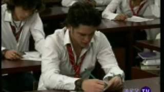 Julia casi cacha a Diego copiandose - Rebelde - RBD