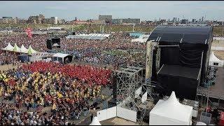 2.000 DRUMMERS ON THE BEACH - FOUR HORIZONS CONCERT VIDEO