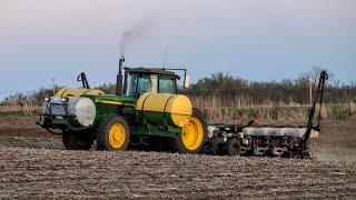 John Deere 4955 - Planting Corn 2024