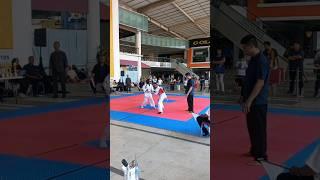 Karate Yunior putri saling serang