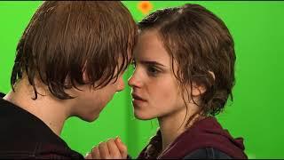 Behind the scenes Ron and Hermione Kiss Wizard Collection