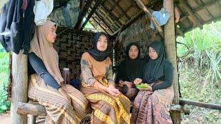 Gadis Desa Cantik Keturunan TURKI Yang VIRAL Makan Gedebong Pisang Di Saung Sawah ...⁉️