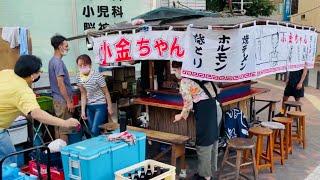 YATAI  A woman in jeans leads the team to set up food stall