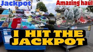 DUMPSTER DIVING - I HIT THE JACKPOT THIS IS AMAZING  MASSIVE MEGA HAUL