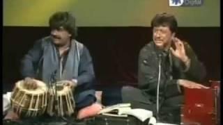 AttaUllah Khan With Happy Tabla Player - YouTube.FLV