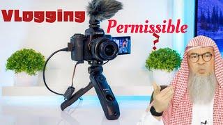 Women Daees.. vlogging  making vlogs about about their lifestyle on YouTube - assim al hakeem
