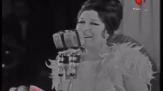 نجاة الصغيرة - أنا بستناك - القريب منك بعيد حفلة تونس - Najat Alsaghira -