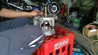 Disassemble Yamaha F1zr Engine crankcase parts