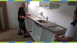 Создайте кухню Ikea установите вырезы на рабочей поверхности раковину