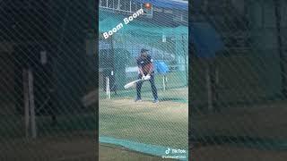 Shahid Afridi play cricket