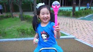 Boram berpura pura bermain menjual es krim