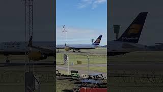 #SpottingPlane#Icelandair#aviation#airport#planelovers#fypyoutube#runway