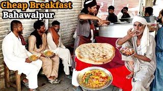 Famous Faheem Naan Cholay  People are Crazy For Roadside Street Food Naan Cholay  Food Street